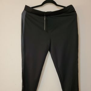 Leggings with leather stripe